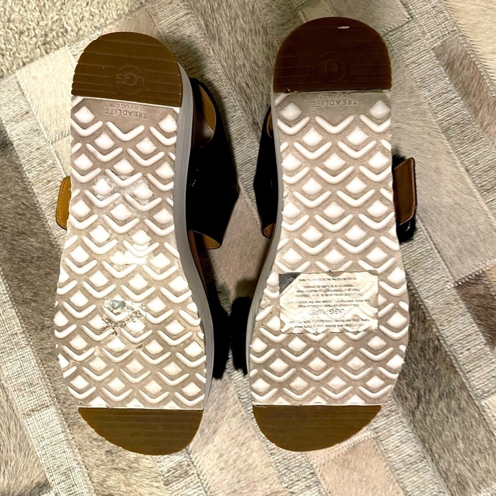 Ugg Black Patent & Furry Sandals - Tread Lite - Picture 3 of 5